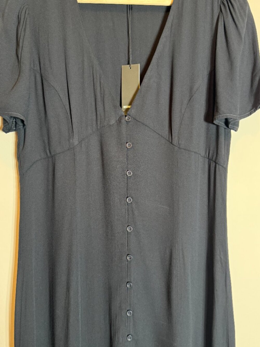 Monrow Revolve Crepe Button-Down Midi Dress Women's Small Black V-Neck Flowy NWT - Picture 10 of 13